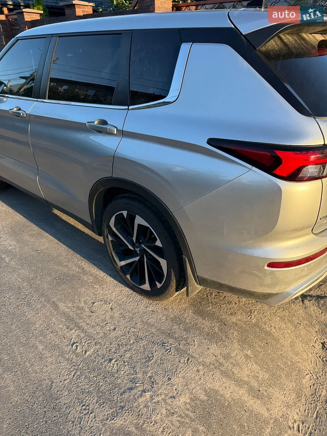 2023 Mitsubishi Outlander - мініатюра 18