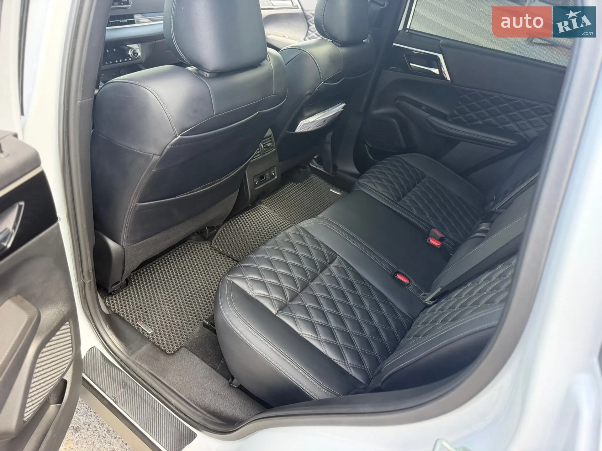2024 Mitsubishi Outlander - мініатюра 15