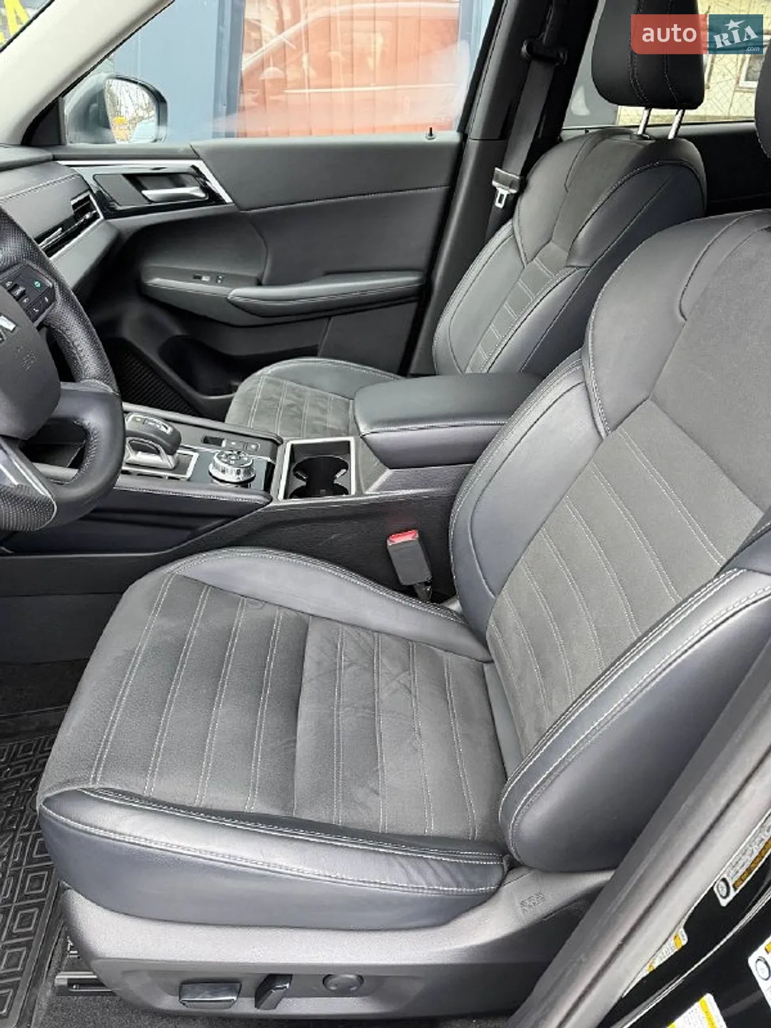 2024 Mitsubishi Outlander - мініатюра 27