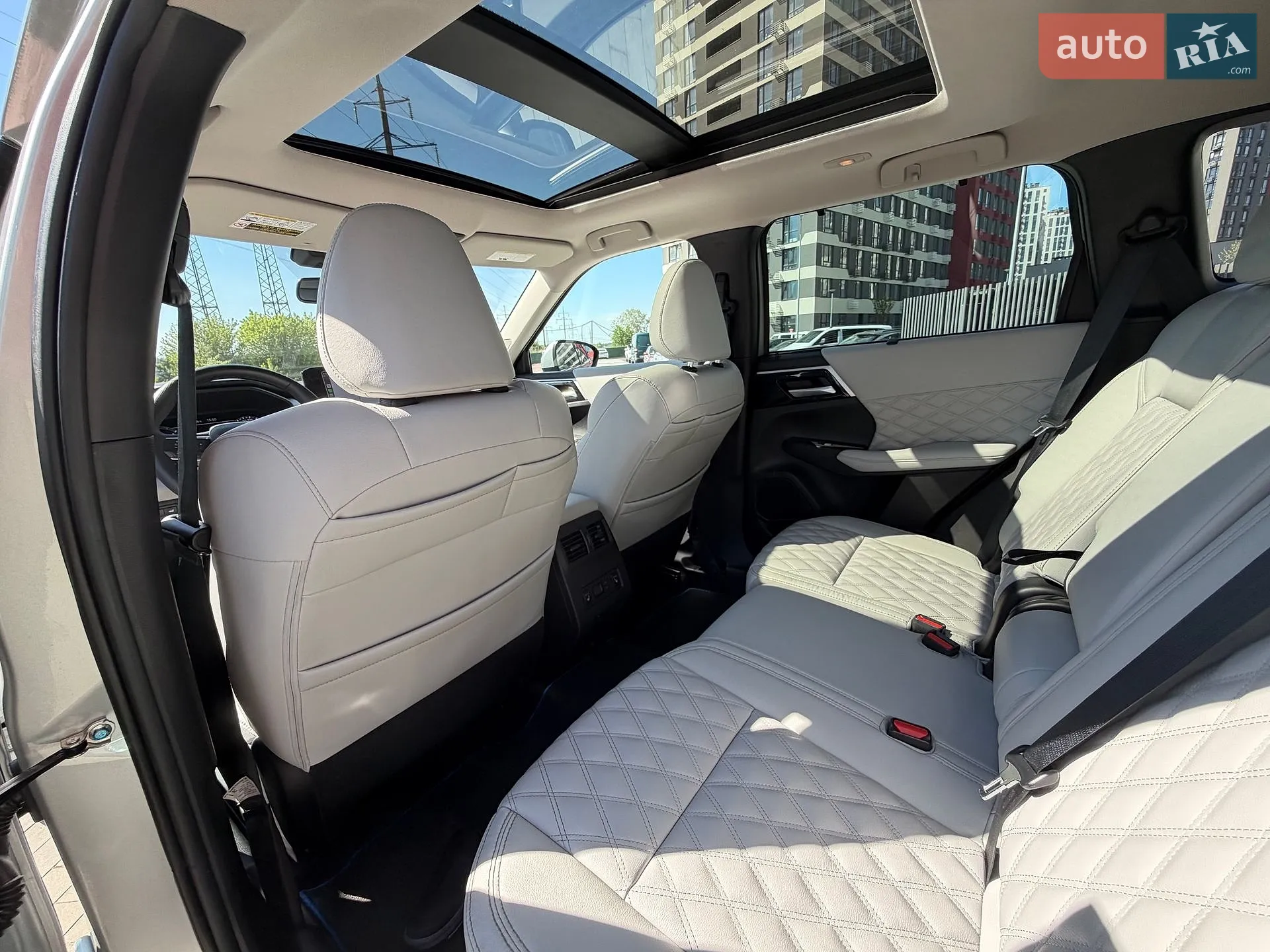 2022 Mitsubishi Outlander - мініатюра 12