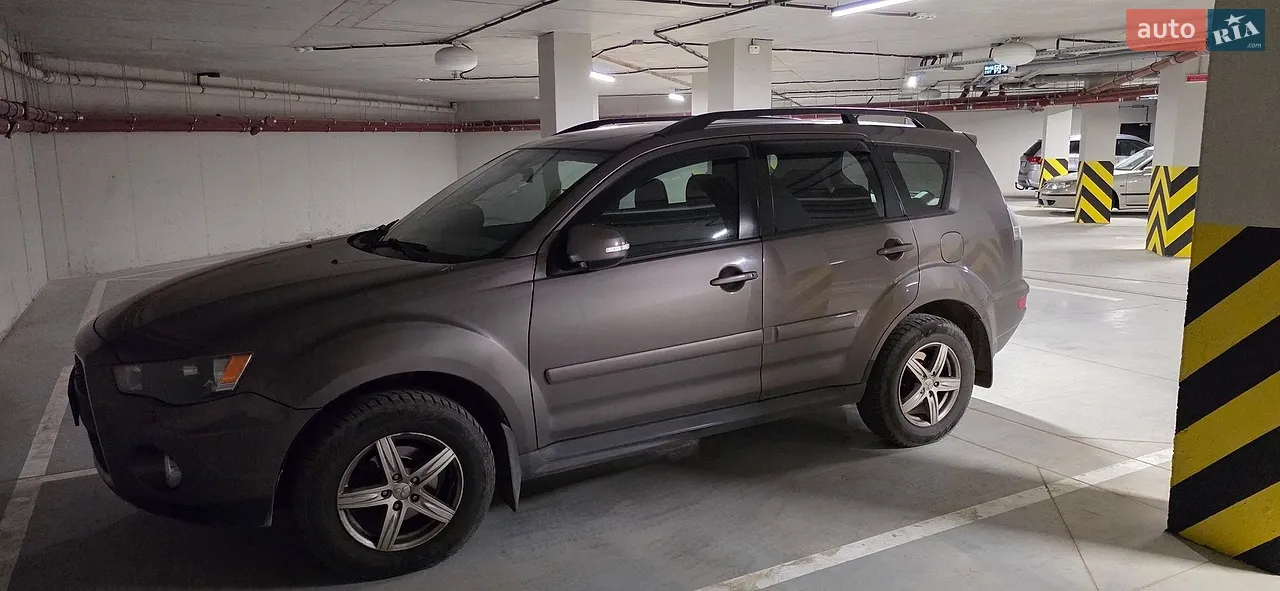 2010 Mitsubishi Outlander - мініатюра 13