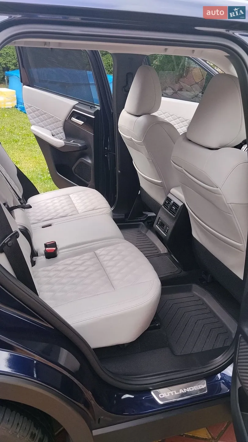 2025 Mitsubishi Outlander - мініатюра 37