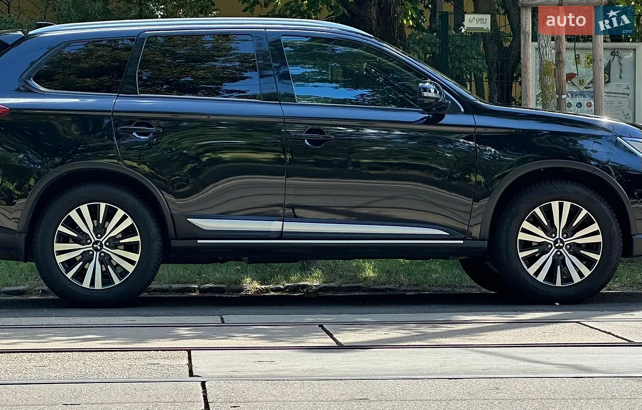 2019 Mitsubishi Outlander - мініатюра 28