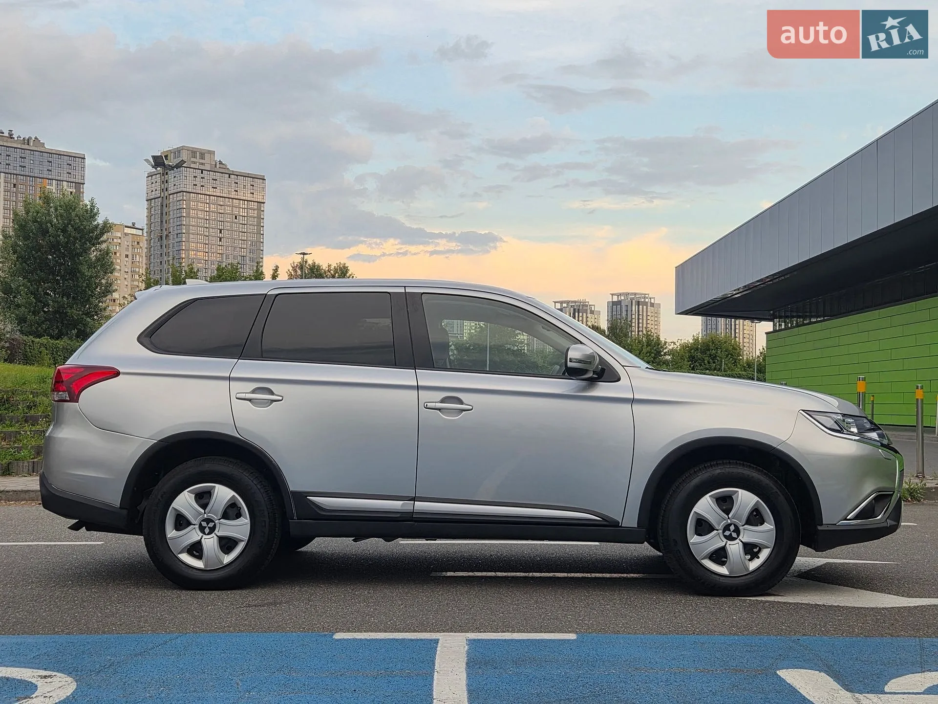 2021 Mitsubishi Outlander - мініатюра 8