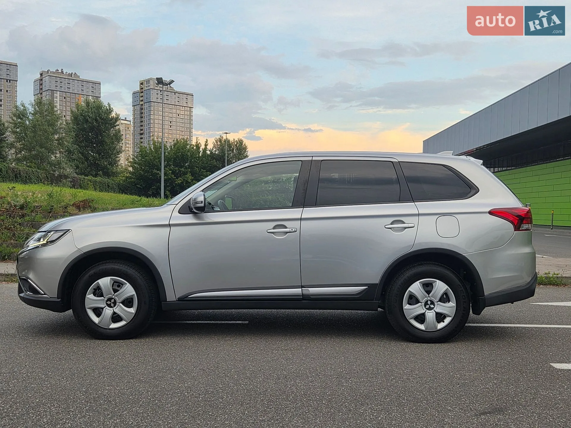 2021 Mitsubishi Outlander - мініатюра 9