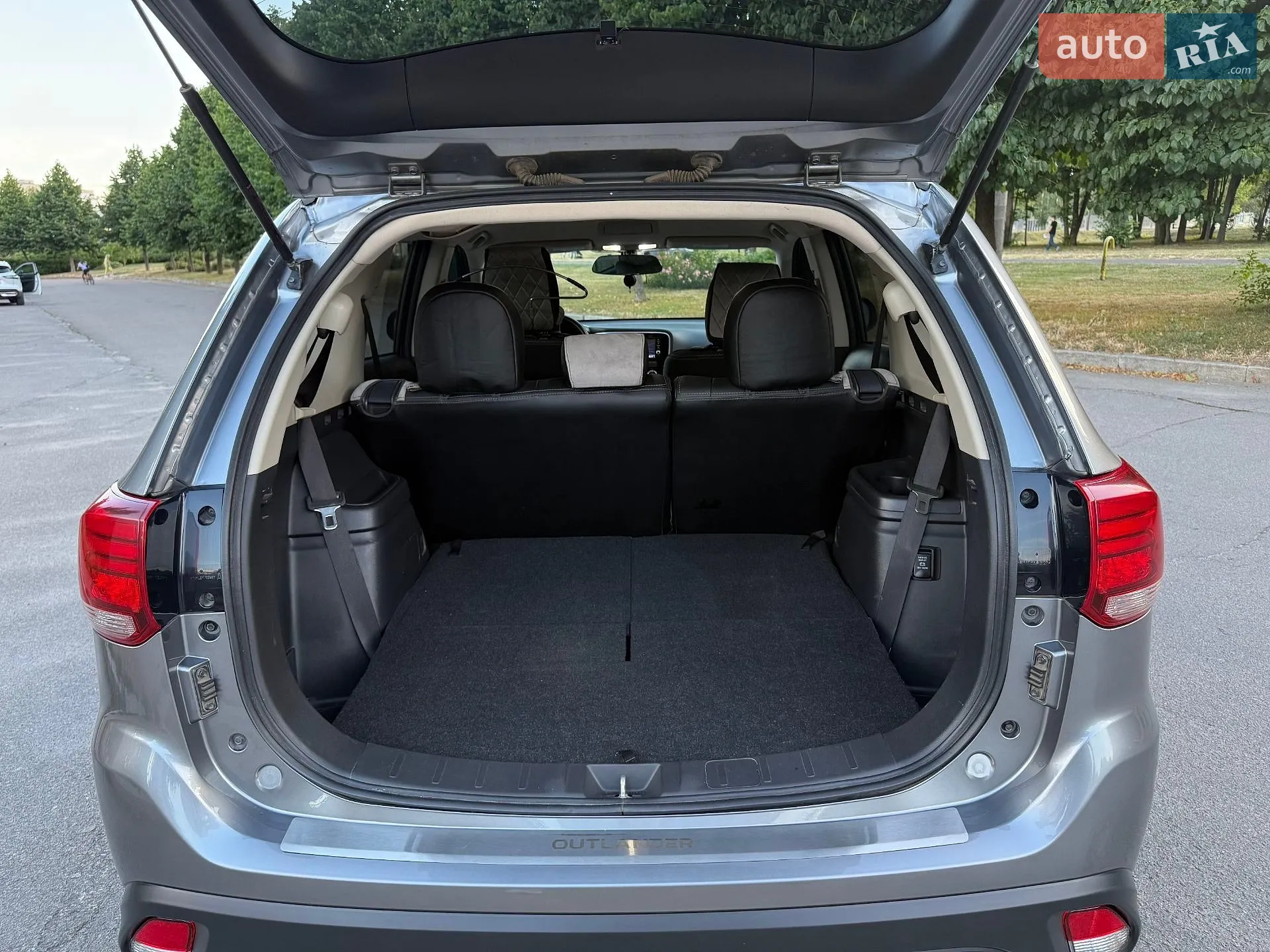 2018 Mitsubishi Outlander - фото 1