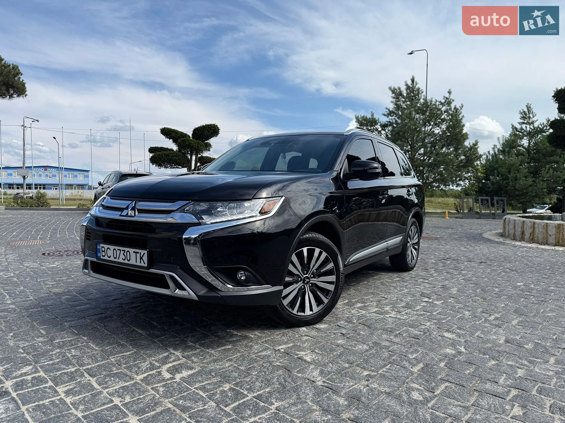 2019 Mitsubishi Outlander - фото 1