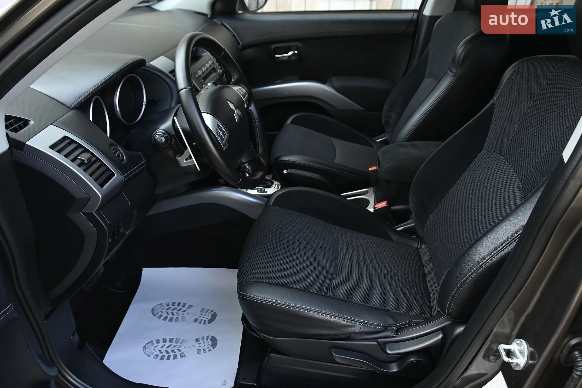 2010 Mitsubishi Outlander - мініатюра 16
