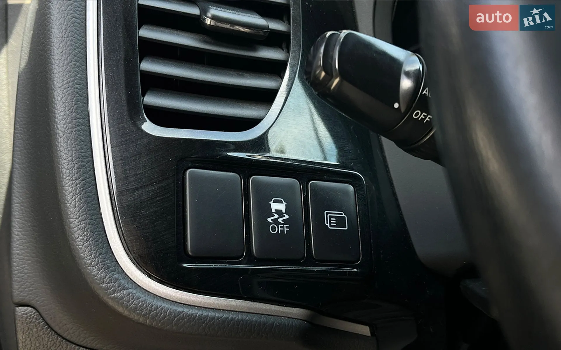 2012 Mitsubishi Outlander - мініатюра 12
