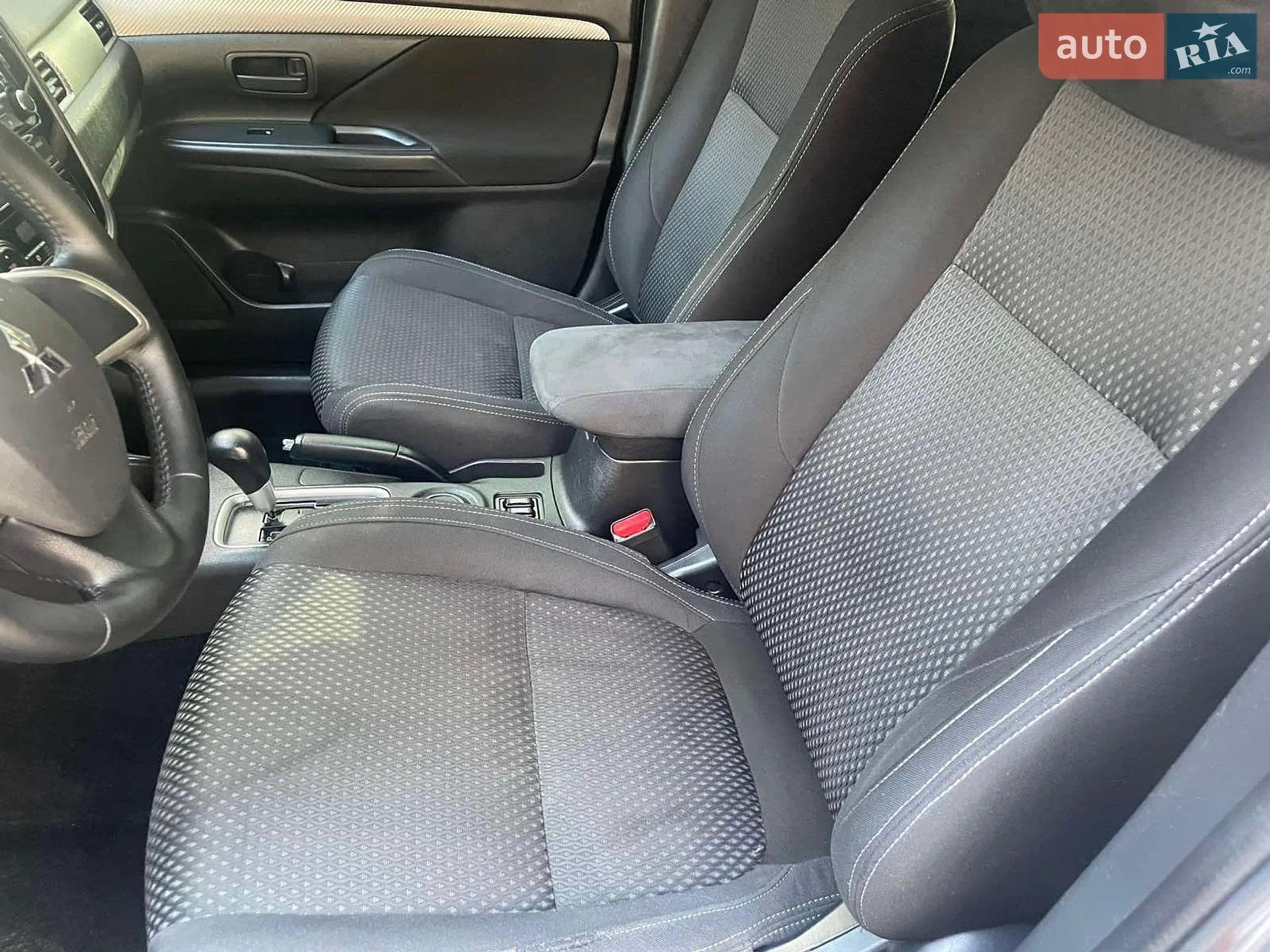 2016 Mitsubishi Outlander - мініатюра 28