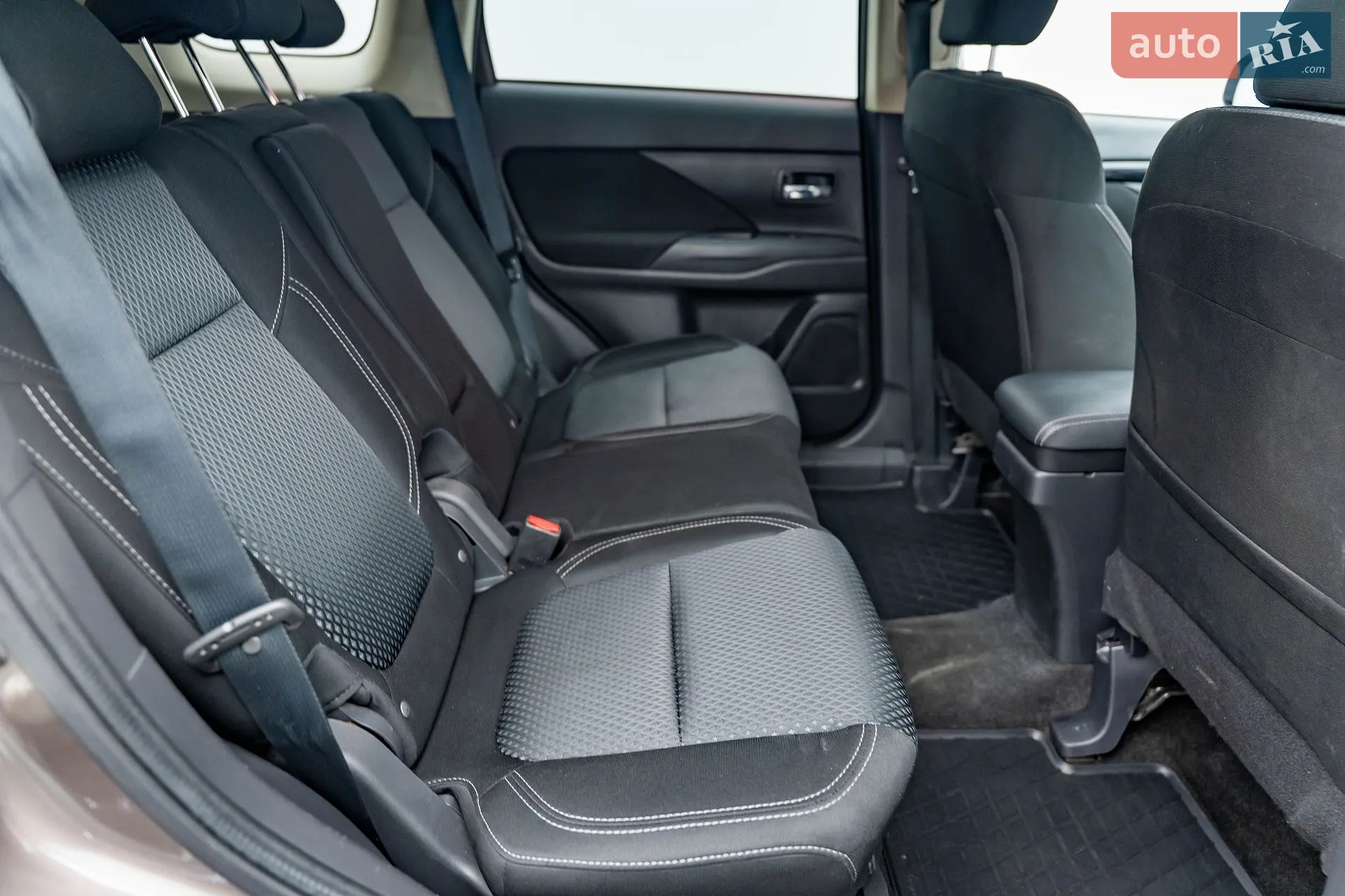 2020 Mitsubishi Outlander - мініатюра 25