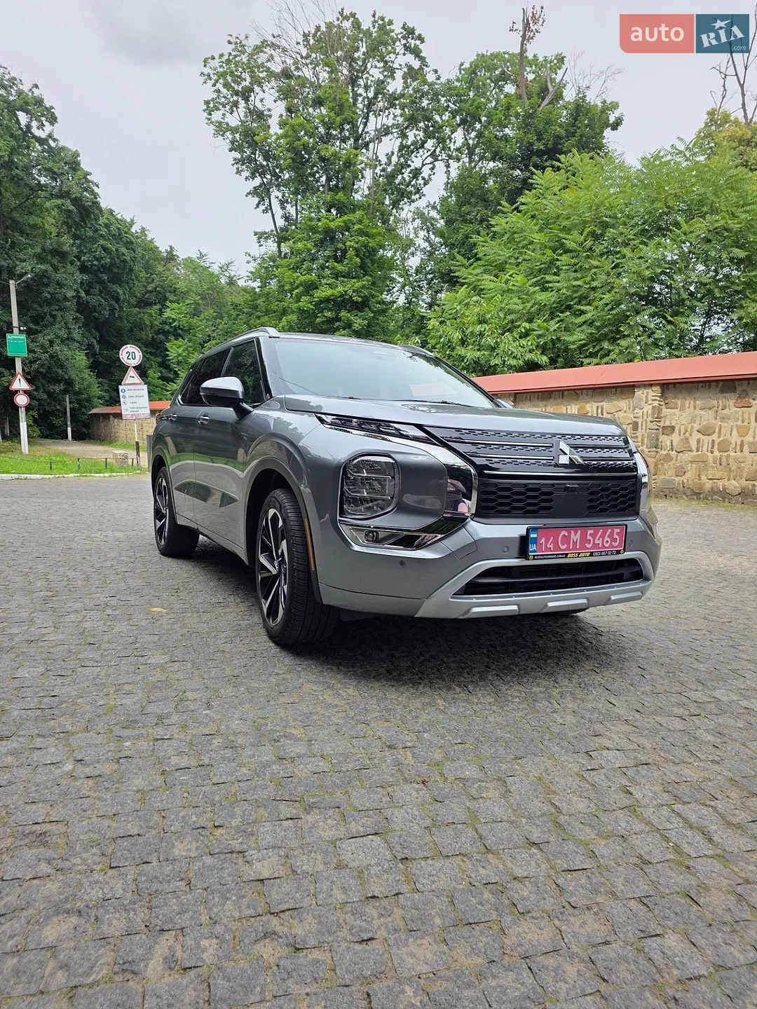 2022 Mitsubishi Outlander - фото 1