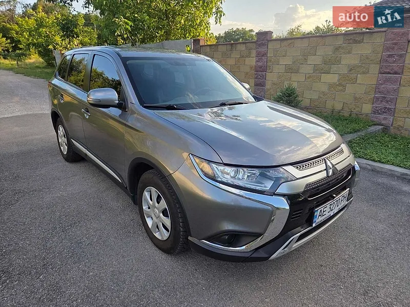 Mitsubishi Outlander 2021