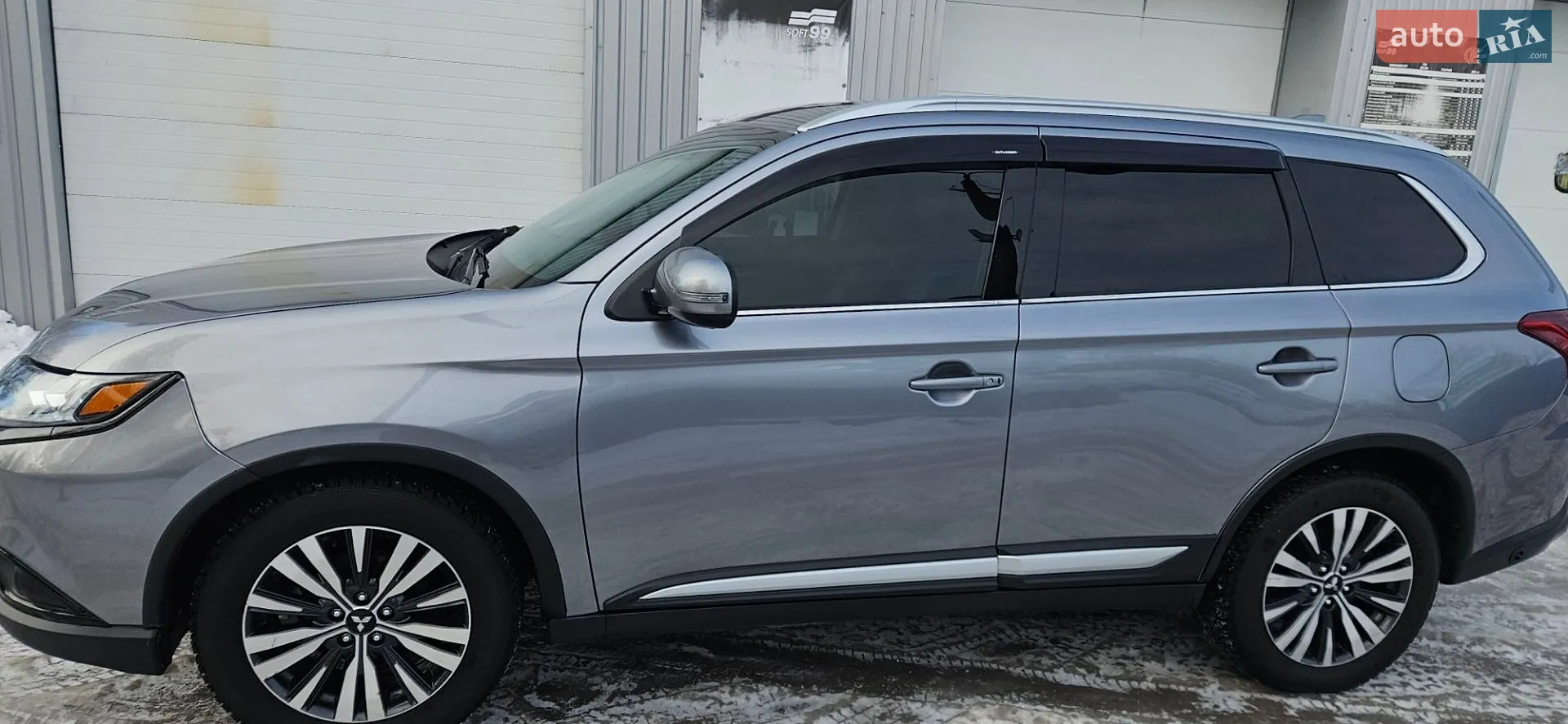 2019 Mitsubishi Outlander - мініатюра 3
