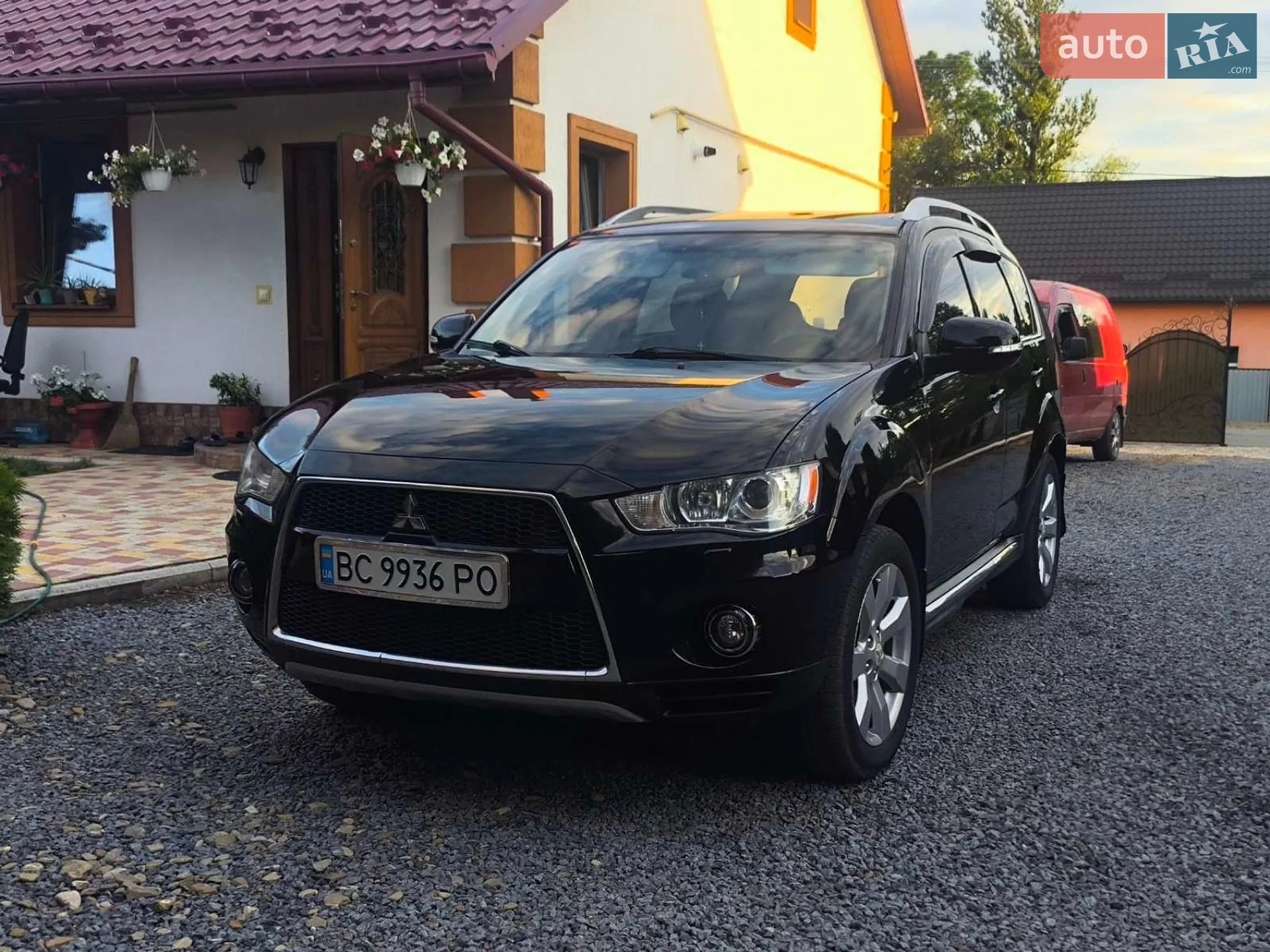 2010 Mitsubishi Outlander - фото 1