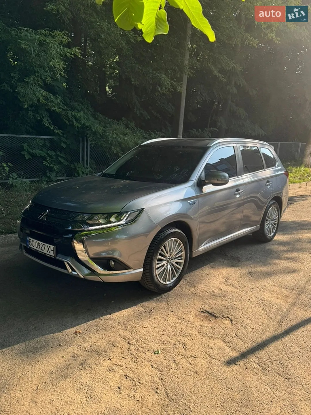 2021 Mitsubishi Outlander - фото 1