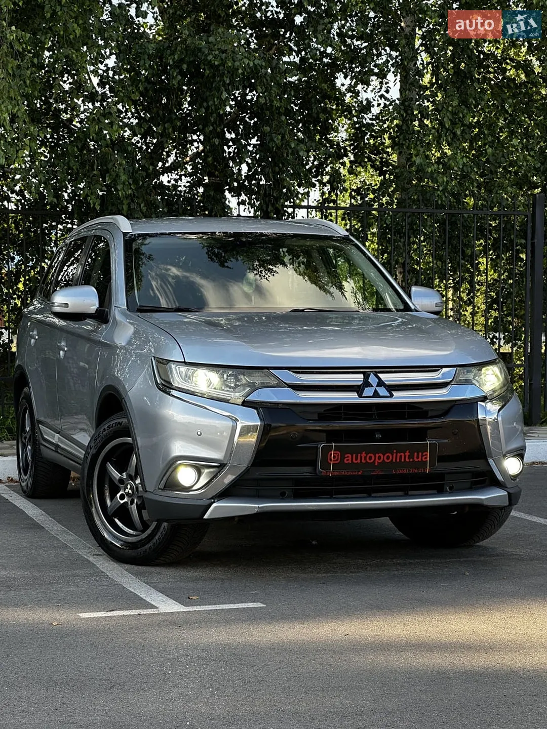 2017 Mitsubishi Outlander - фото 1