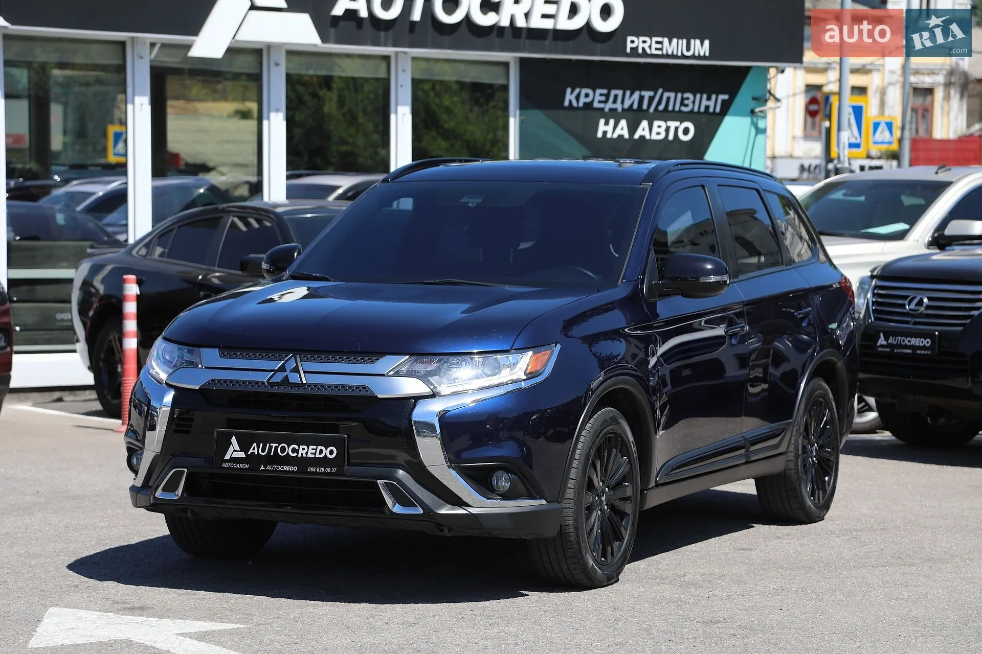 2020 Mitsubishi Outlander - фото 1