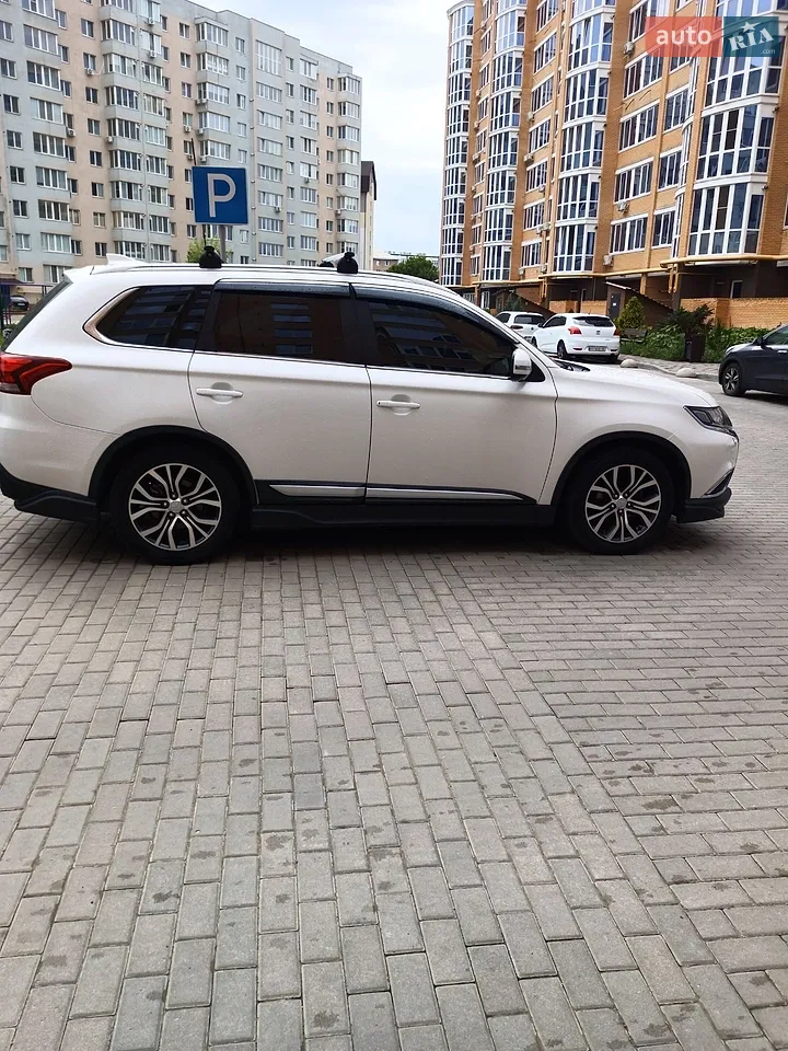 2018 Mitsubishi Outlander - мініатюра 13