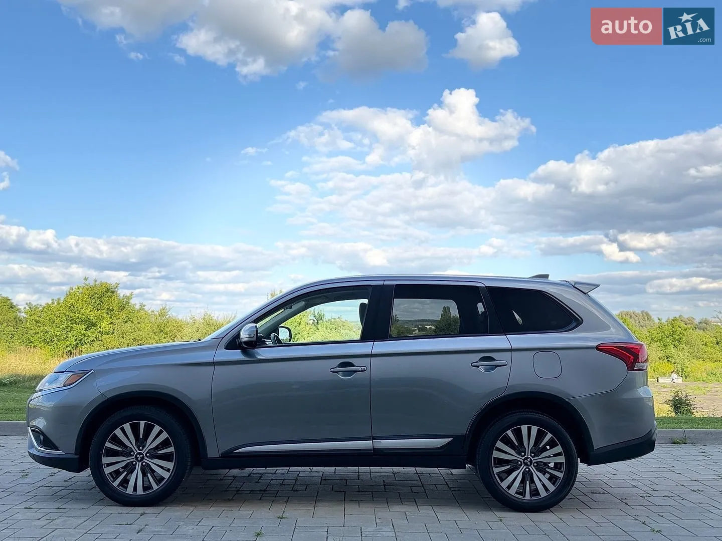2019 Mitsubishi Outlander - мініатюра 8