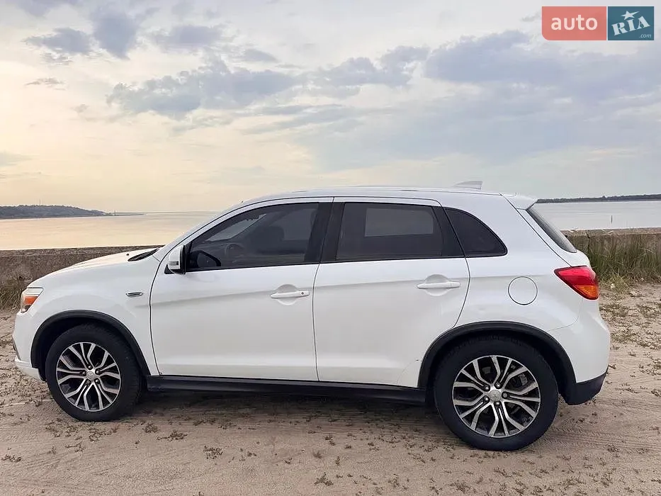2017 Mitsubishi Outlander - мініатюра 8