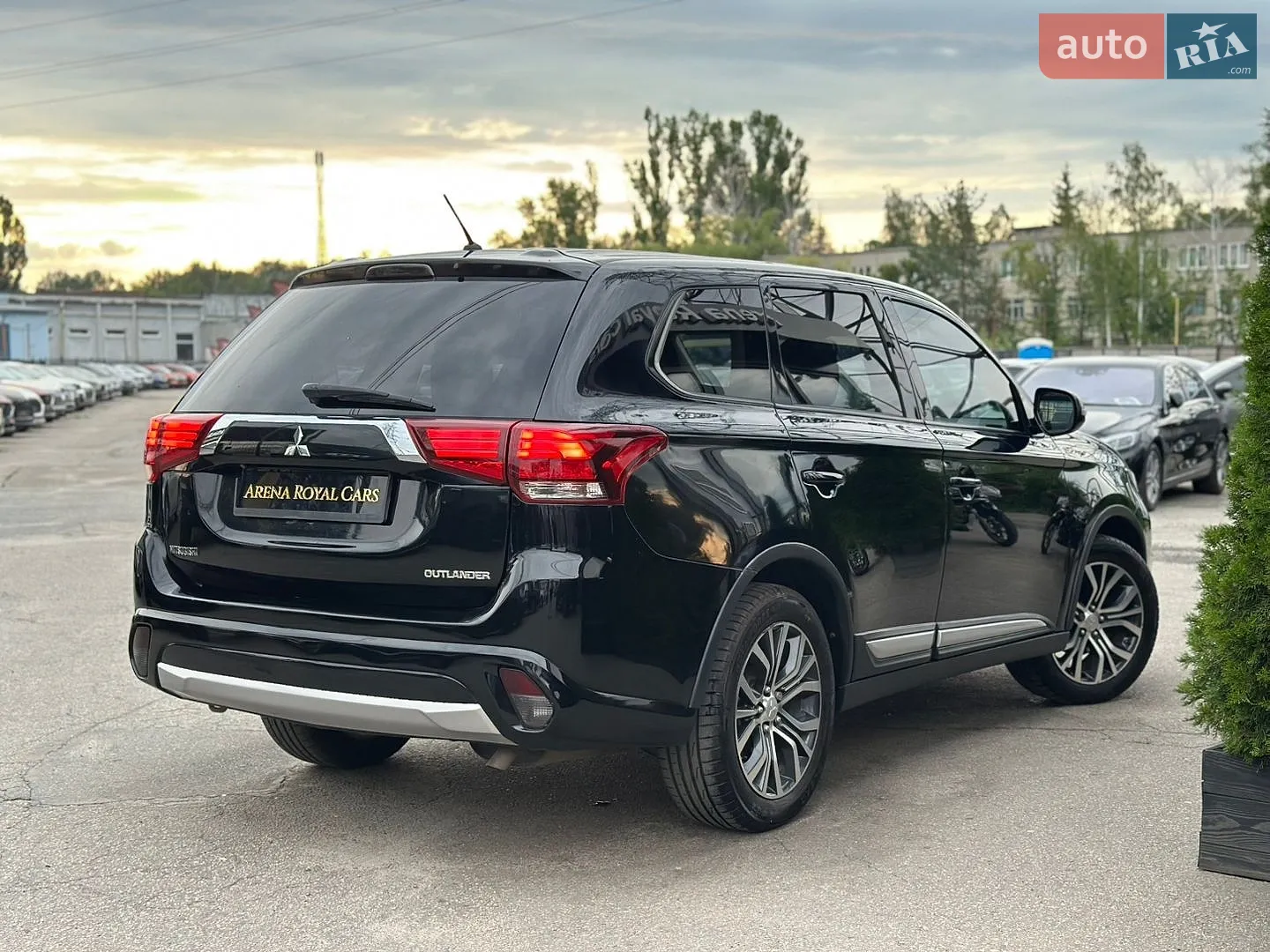 2016 Mitsubishi Outlander - мініатюра 2