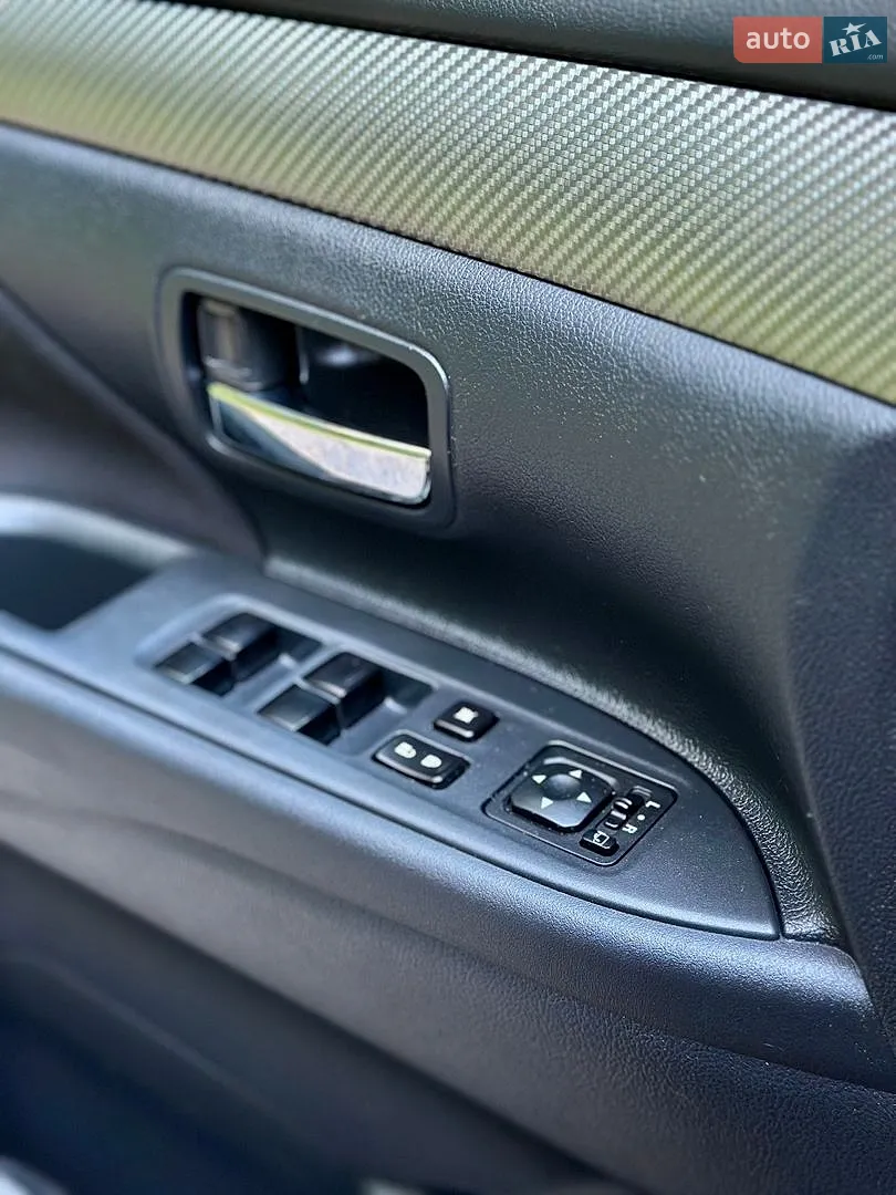 2014 Mitsubishi Outlander - мініатюра 28