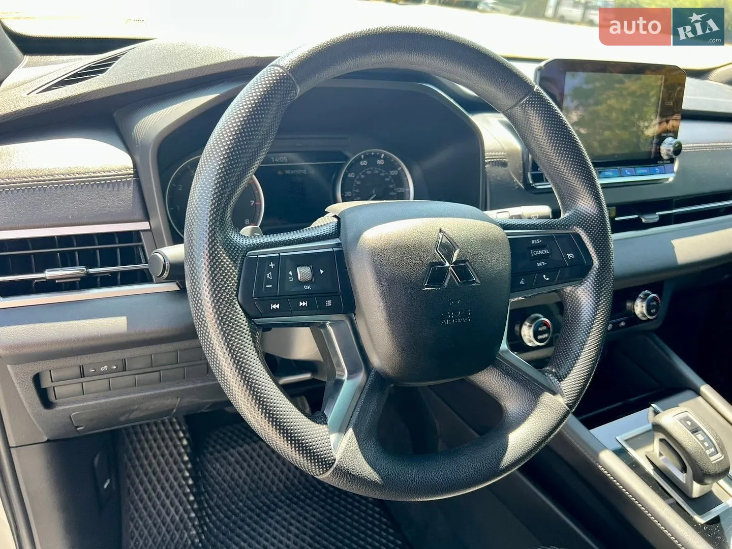 2022 Mitsubishi Outlander - мініатюра 18