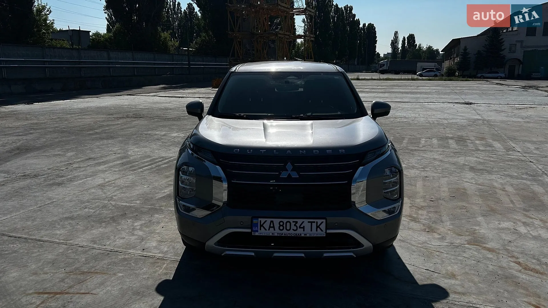 2022 Mitsubishi Outlander - фото 1