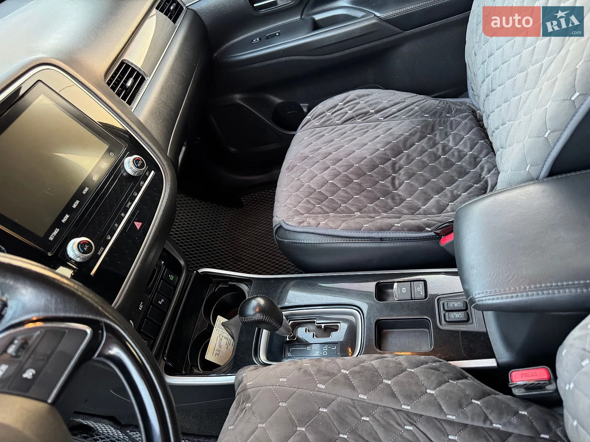 2020 Mitsubishi Outlander - мініатюра 30
