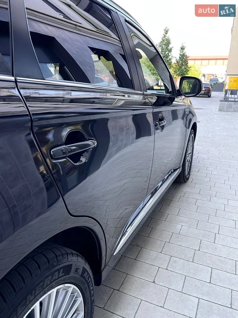 2020 Mitsubishi Outlander - мініатюра 8