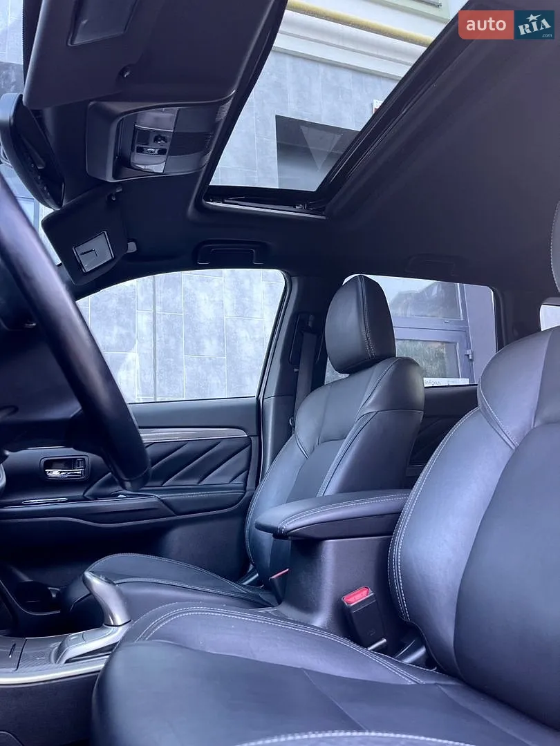 2020 Mitsubishi Outlander - мініатюра 12