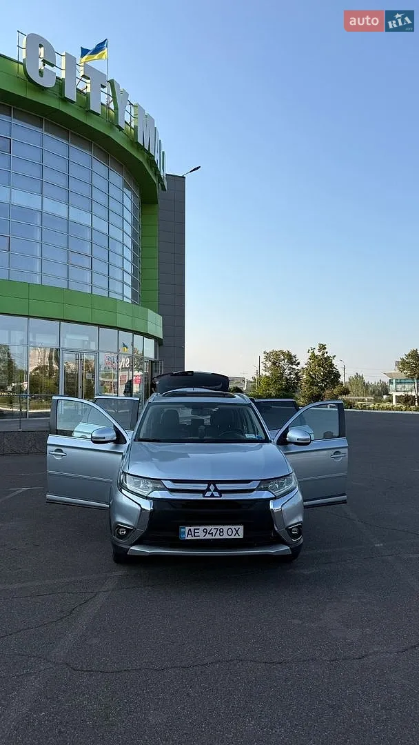 2015 Mitsubishi Outlander - фото 1