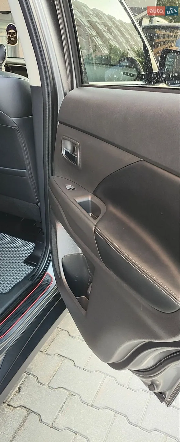 2021 Mitsubishi Outlander - мініатюра 4