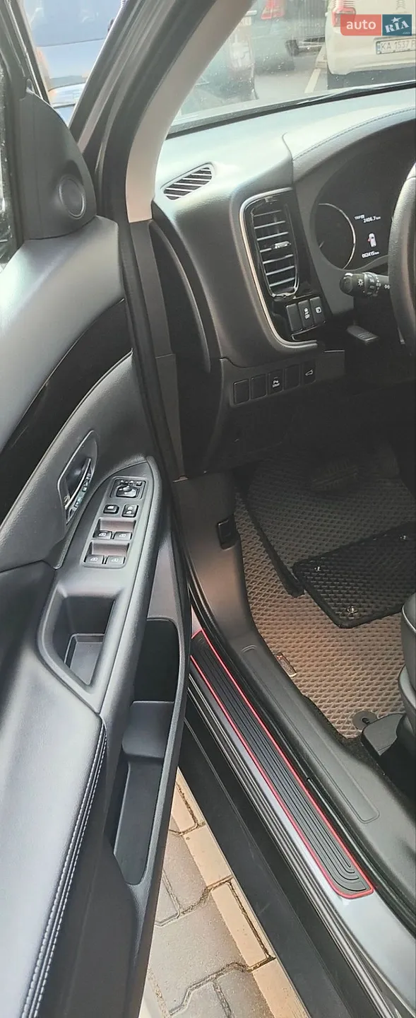 2021 Mitsubishi Outlander - мініатюра 11