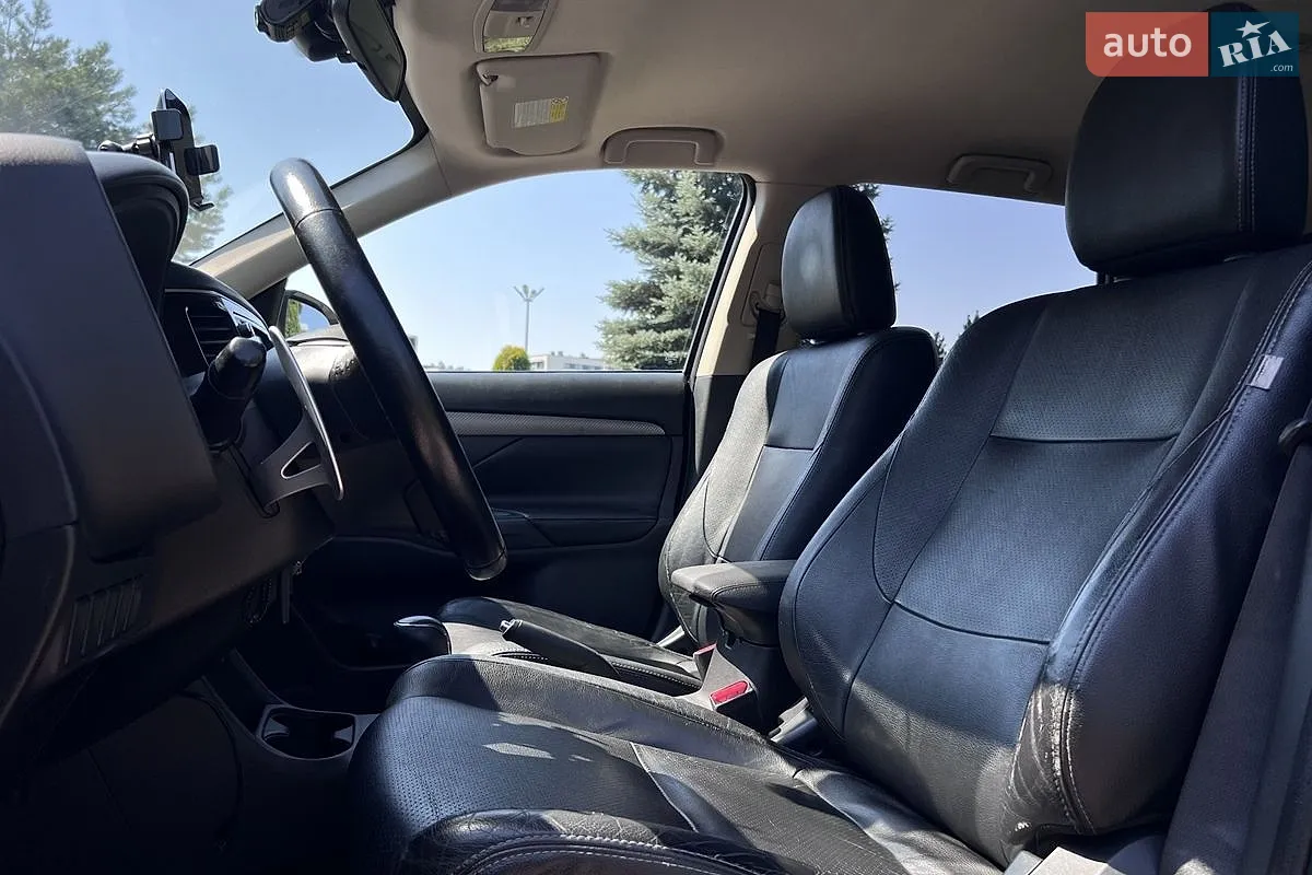 2012 Mitsubishi Outlander - мініатюра 9