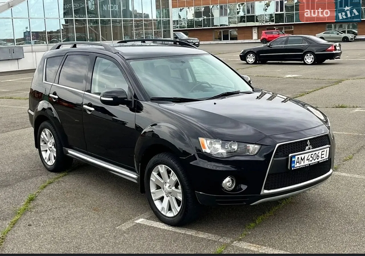 2013 Mitsubishi Outlander - фото 1