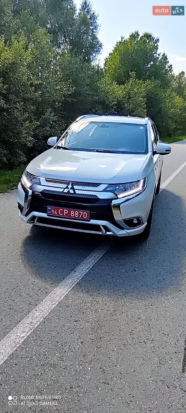 2019 Mitsubishi Outlander - фото 1