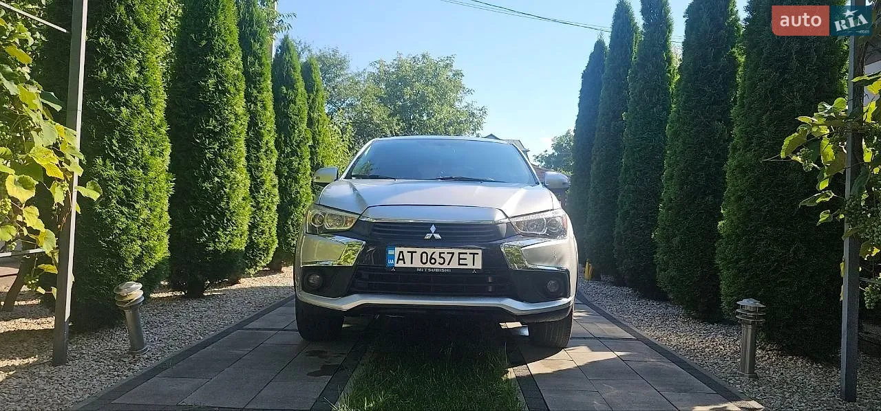 2018 Mitsubishi Outlander - фото 1
