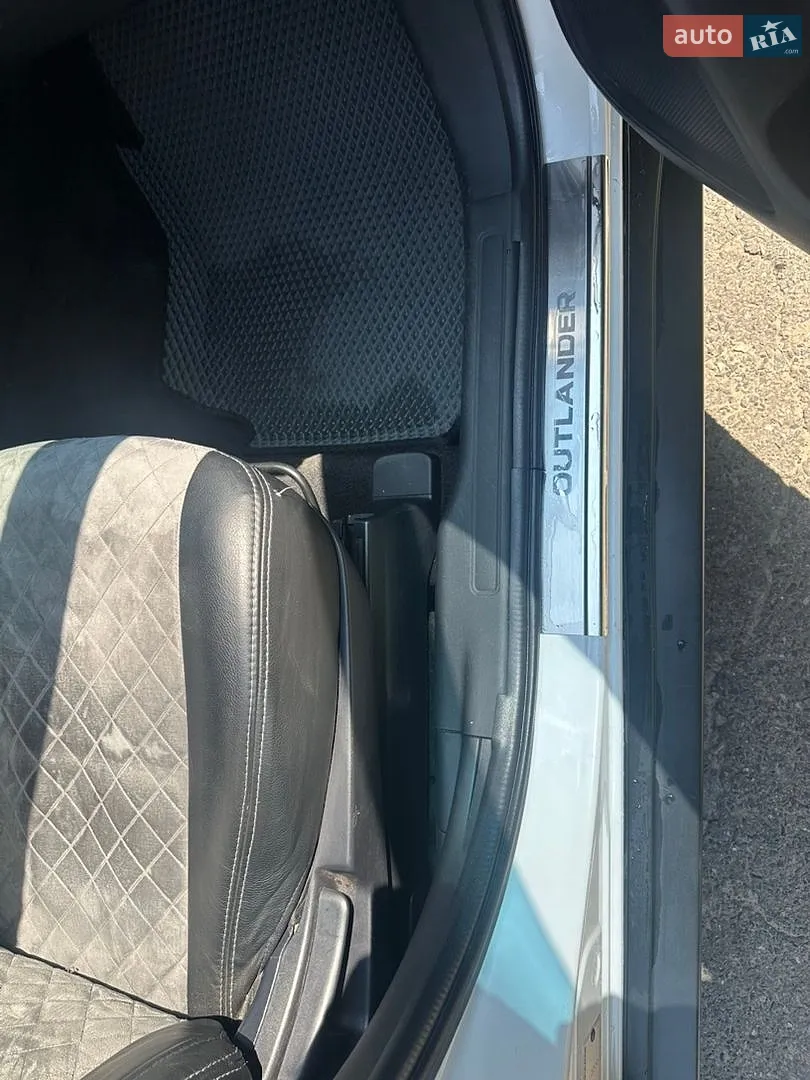 2013 Mitsubishi Outlander - мініатюра 15
