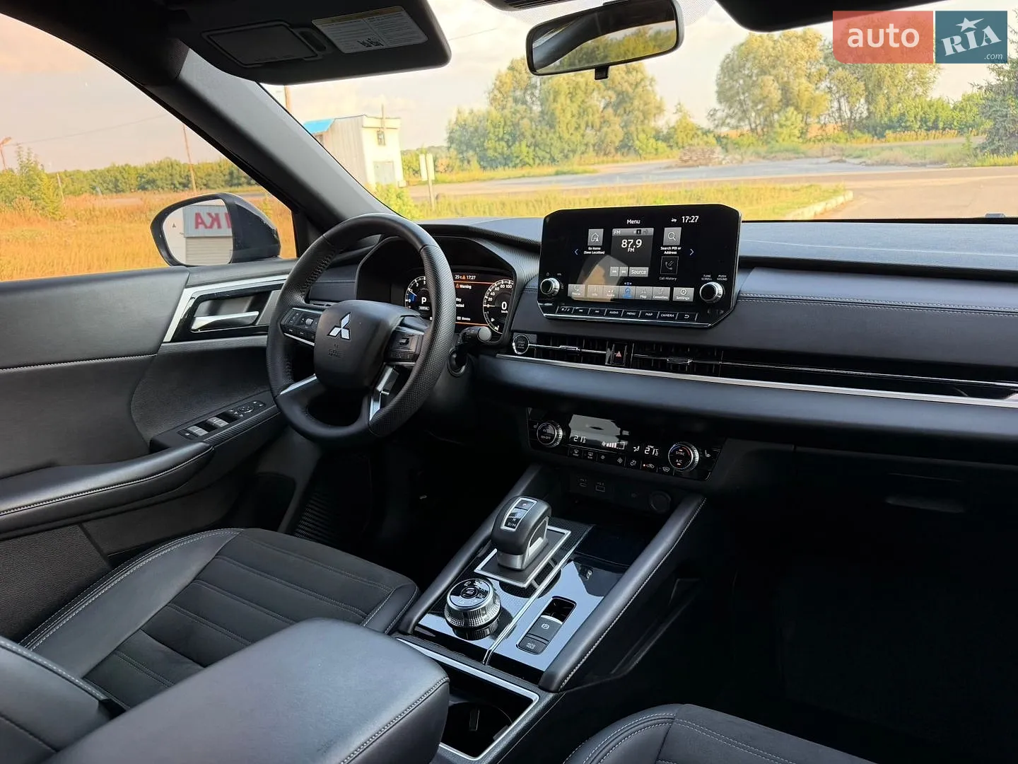 2023 Mitsubishi Outlander - мініатюра 81
