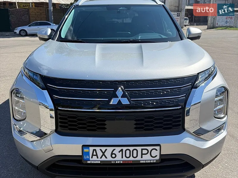 Mitsubishi Outlander 2024