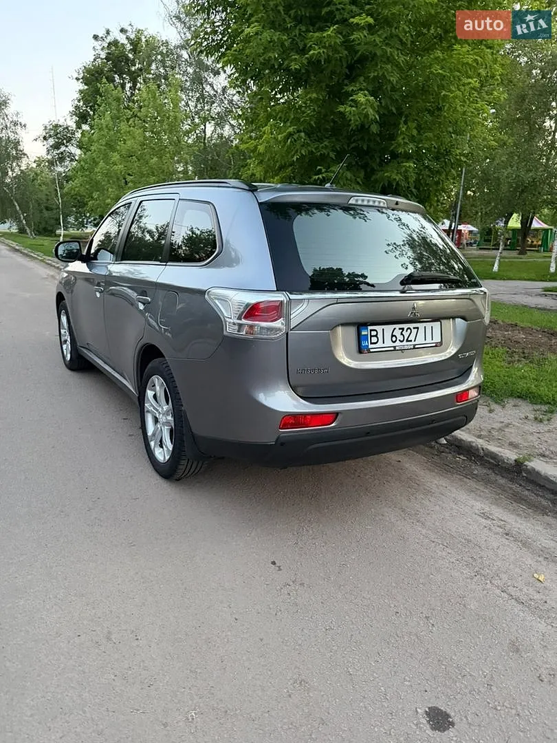 2012 Mitsubishi Outlander - фото 1