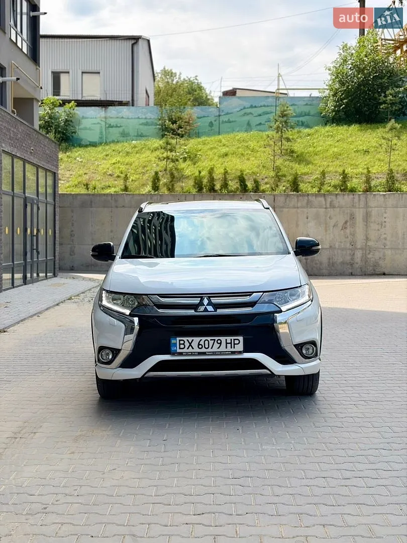 2017 Mitsubishi Outlander - мініатюра 3