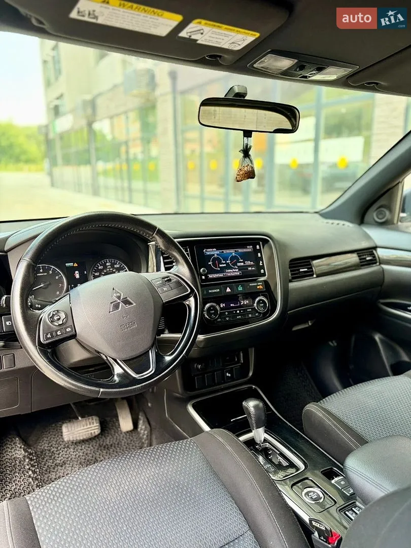 2017 Mitsubishi Outlander - мініатюра 9