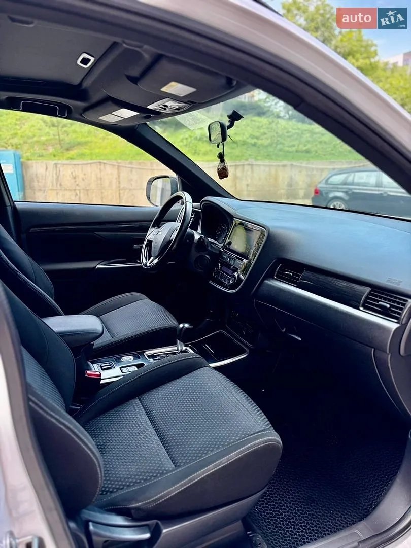 2017 Mitsubishi Outlander - мініатюра 12