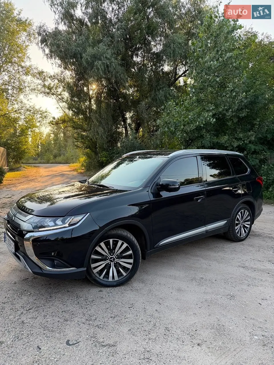 2018 Mitsubishi Outlander - фото 1