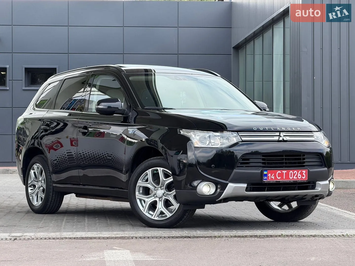 2014 Mitsubishi Outlander - фото 1