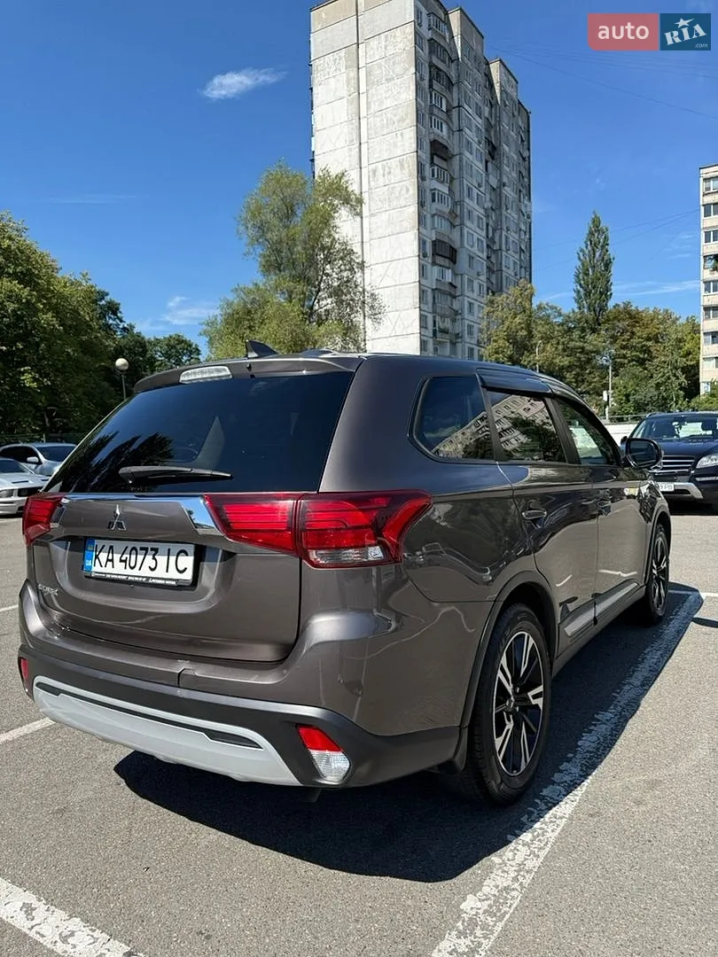 2021 Mitsubishi Outlander - мініатюра 4