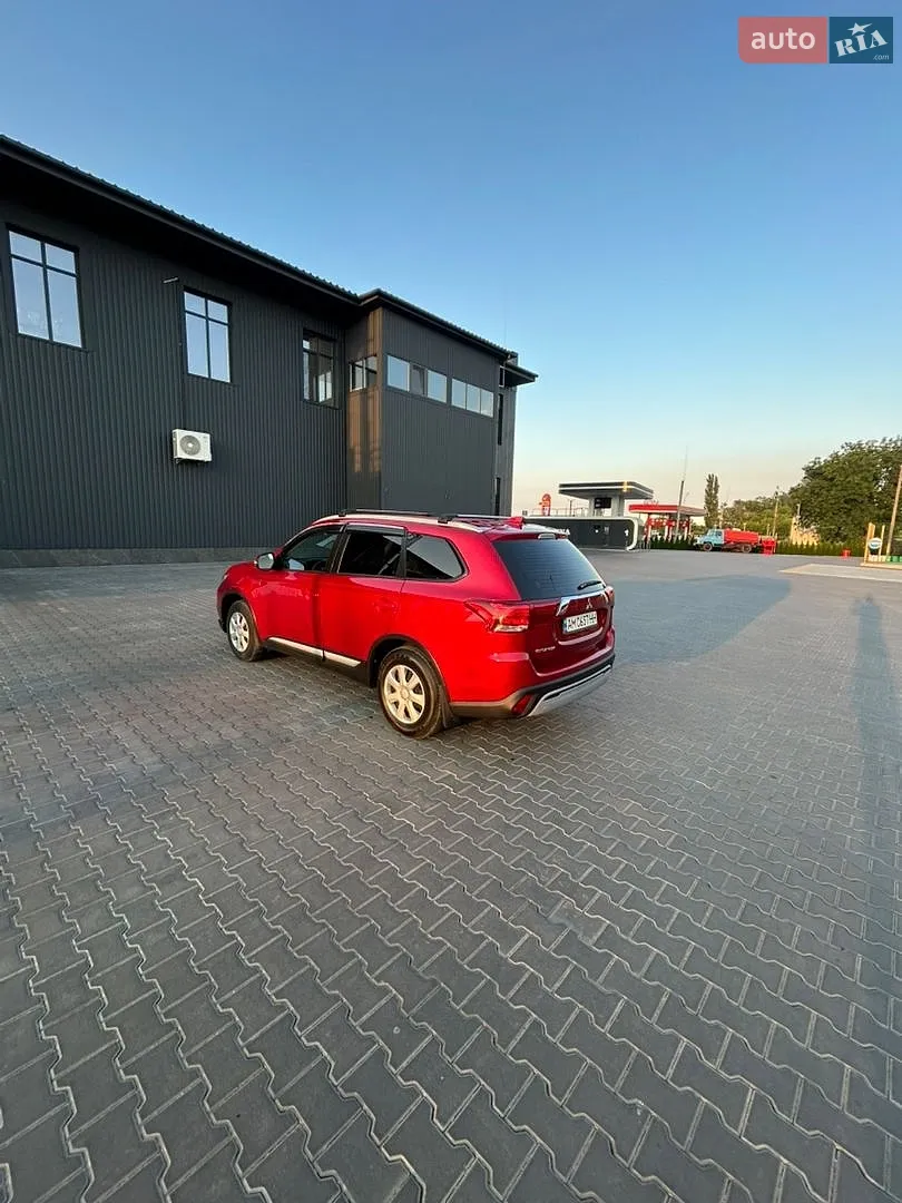 2021 Mitsubishi Outlander - мініатюра 8